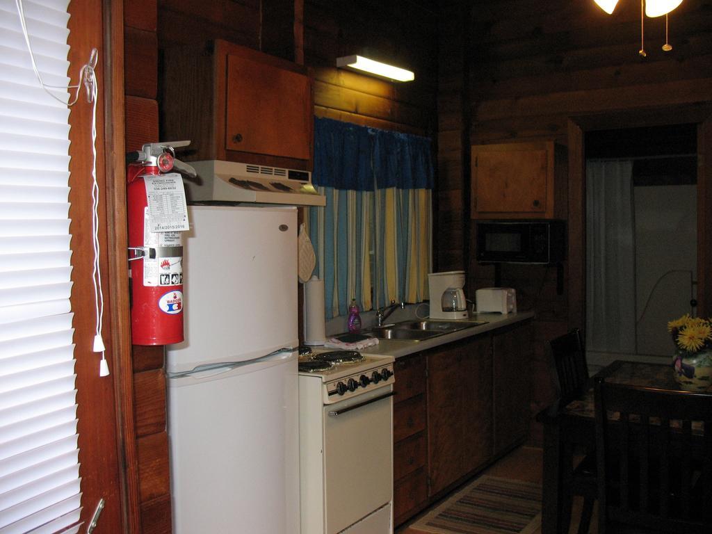 Advance Forest Lake Camping Resort Cabin 18 מראה חיצוני תמונה